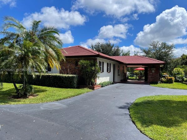9065 Thunderbird Dr , Coral Springs, FL 33065