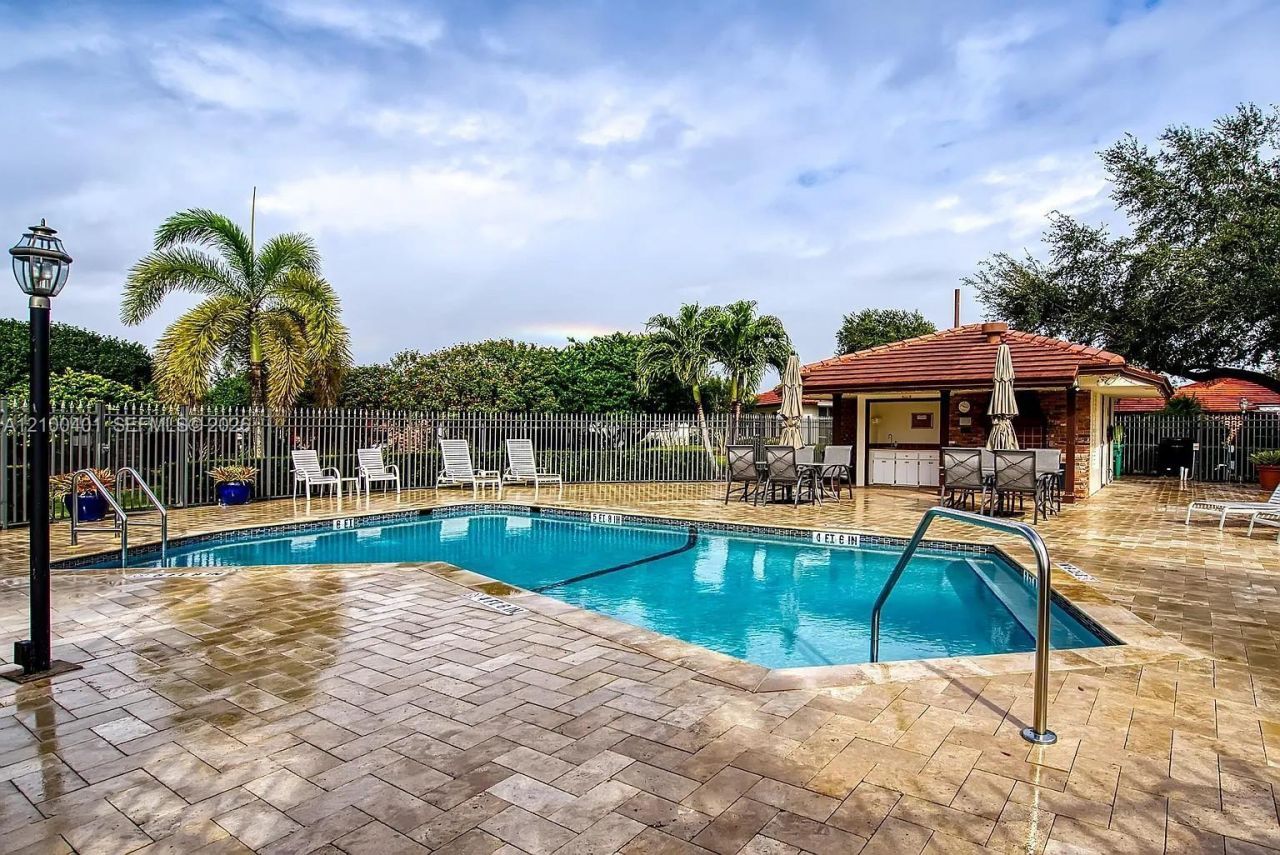 9065 Thunderbird Dr , Coral Springs, FL 33065 Photo