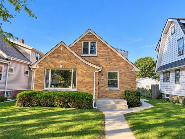 3854 E Carpenter Ave, Cudahy, WI 53110