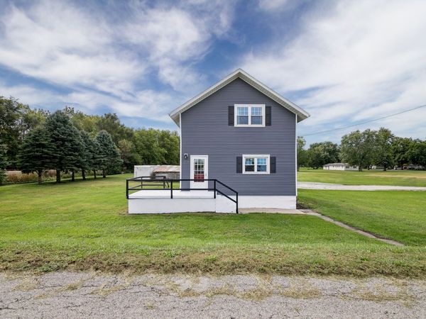 250 W Frontage Street , Sheldon, IL 60966