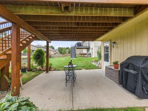343 SE WOOD Lane, Lee's Summit, MO 64063