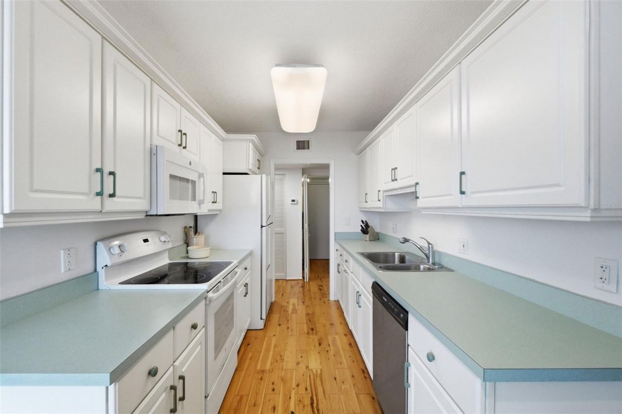4822 Ocean Boulevard , Unit 8B, Sarasota, FL 34242 Photo