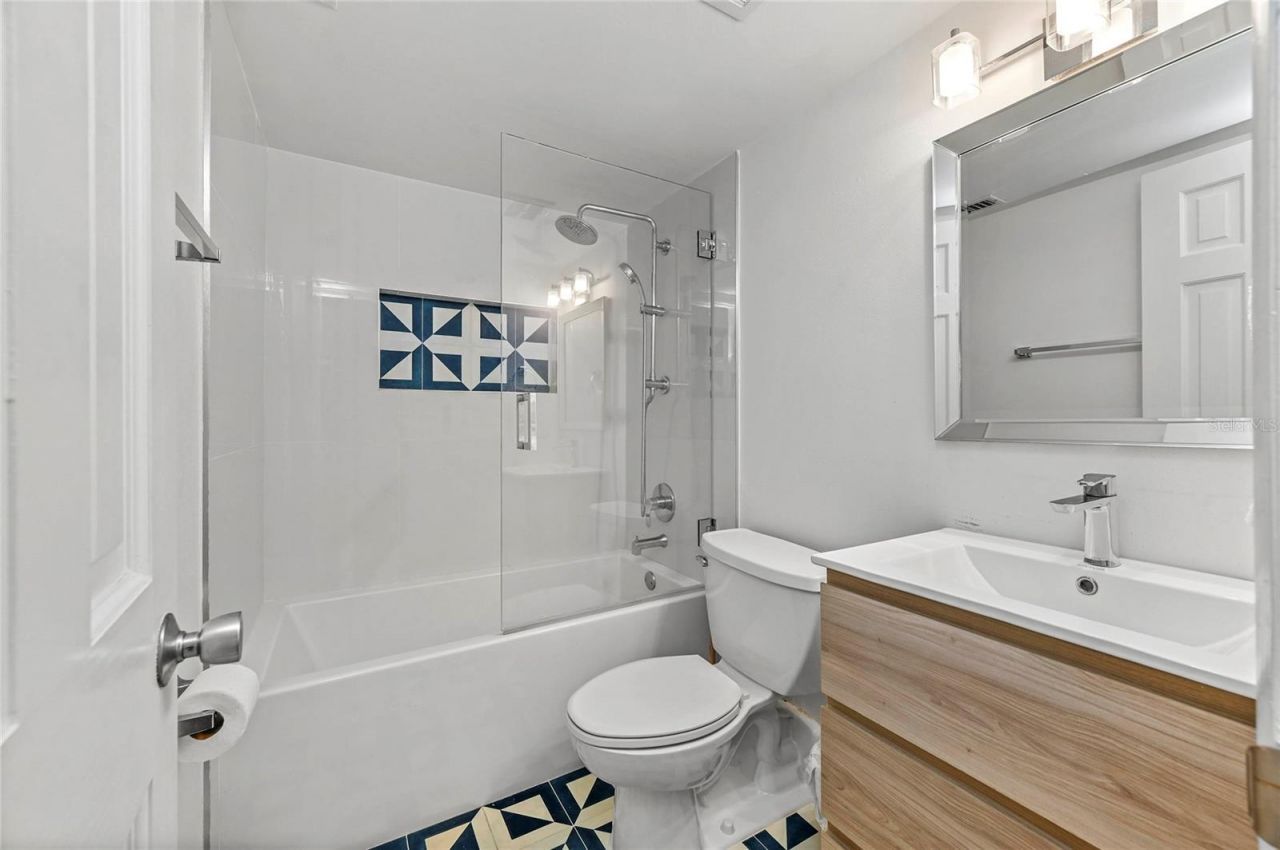 4841 Saxon Drive, Unit F-207, New Smyrna Beach, FL 32169 Photo