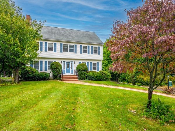 8 Otter Pond Road, Lynnfield, MA 01940