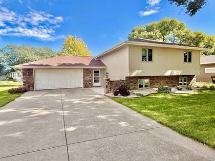 100 GOLDEN DRIVE Sergeant Bluff, IA 51054