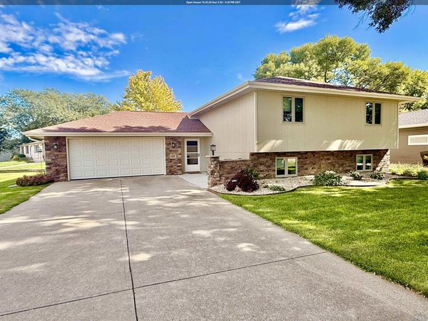 100 GOLDEN DRIVE, Sergeant Bluff, IA 51054