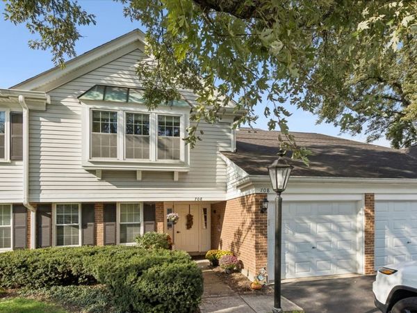 708 Burr Oak Lane, Unit B, Prospect Heights, IL 60070