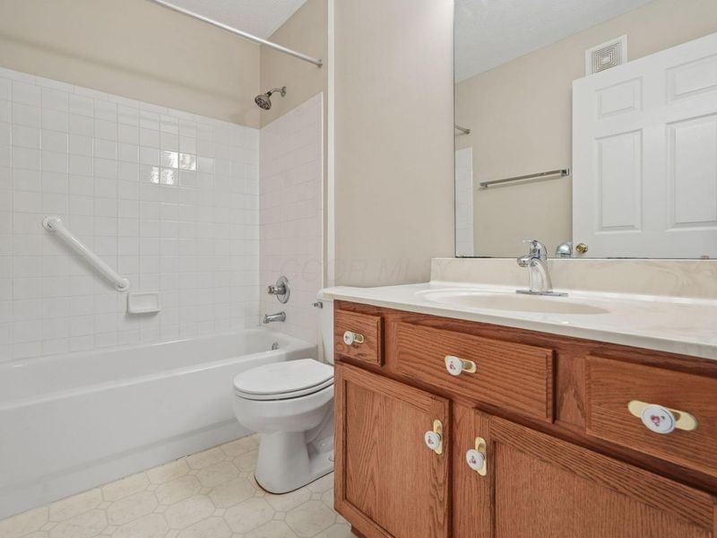 6749 Meadow Creek Drive, Unit 102, Columbus, OH 43235 Photo 14