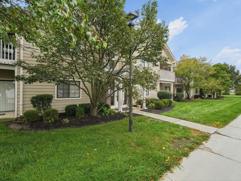 6749 Meadow Creek Drive, Unit 102, Columbus, OH 43235 Photo 4
