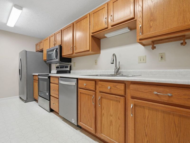 6749 Meadow Creek Drive, Unit 102, Columbus, OH 43235 Photo 6