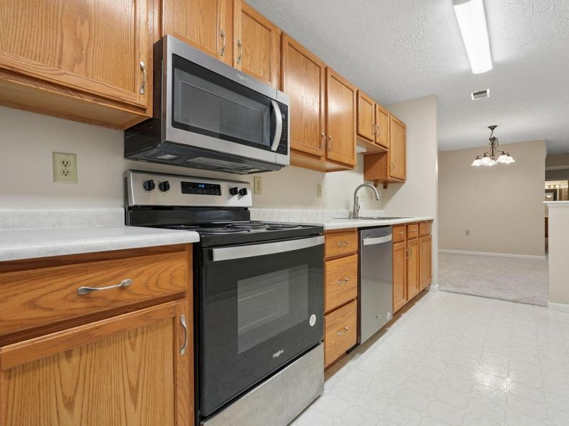 6749 Meadow Creek Drive, Unit 102, Columbus, OH 43235 Photo 8