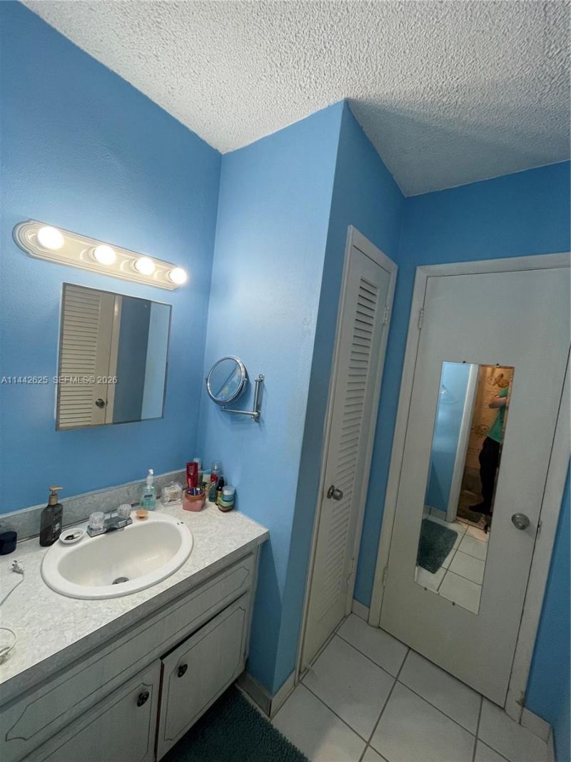 110 Royal Palm Rd, Unit 207, Hialeah Gardens, FL 33016 Photo