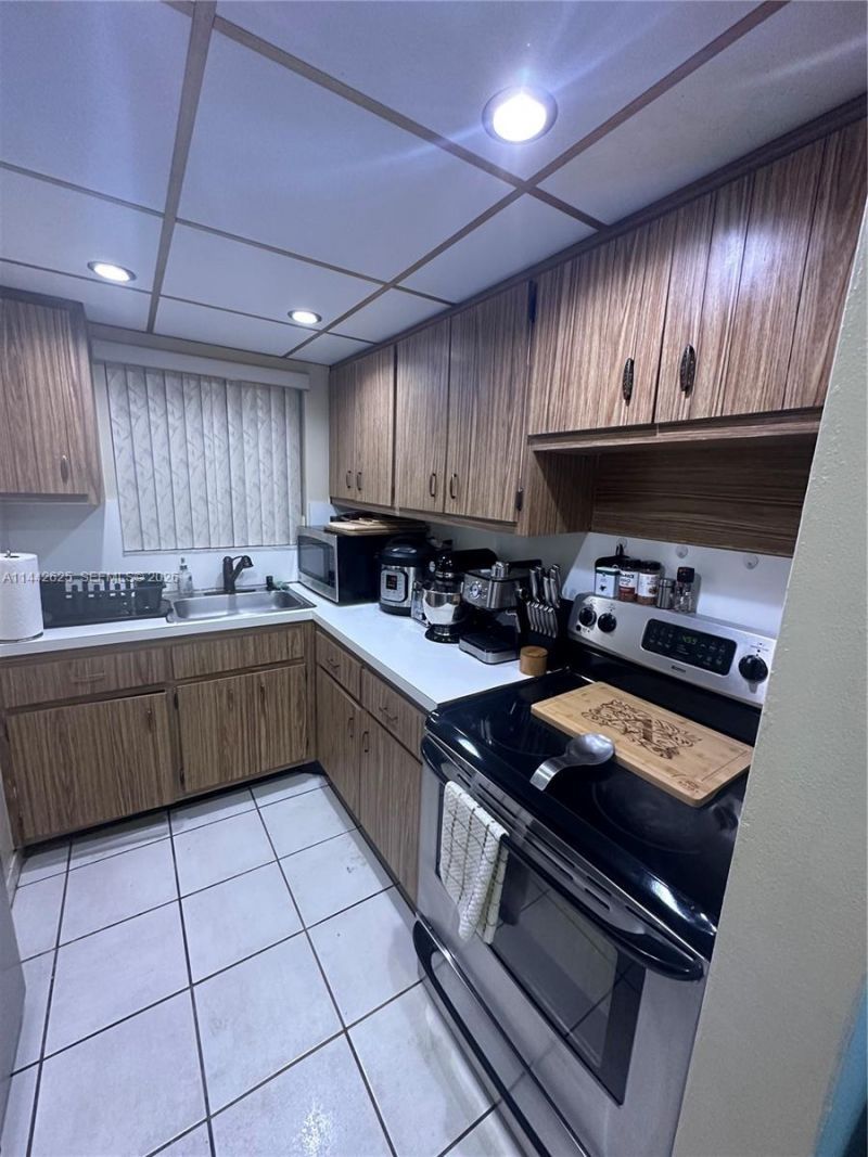 110 Royal Palm Rd, Unit 207, Hialeah Gardens, FL 33016 Photo