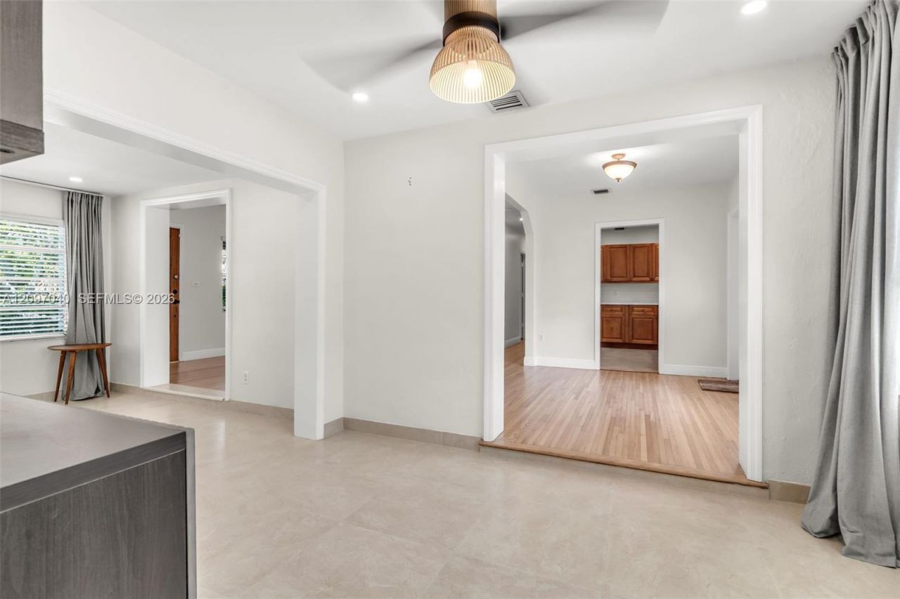 4390 SW 10th St , Unit 4390, Miami, FL 33134 Photo