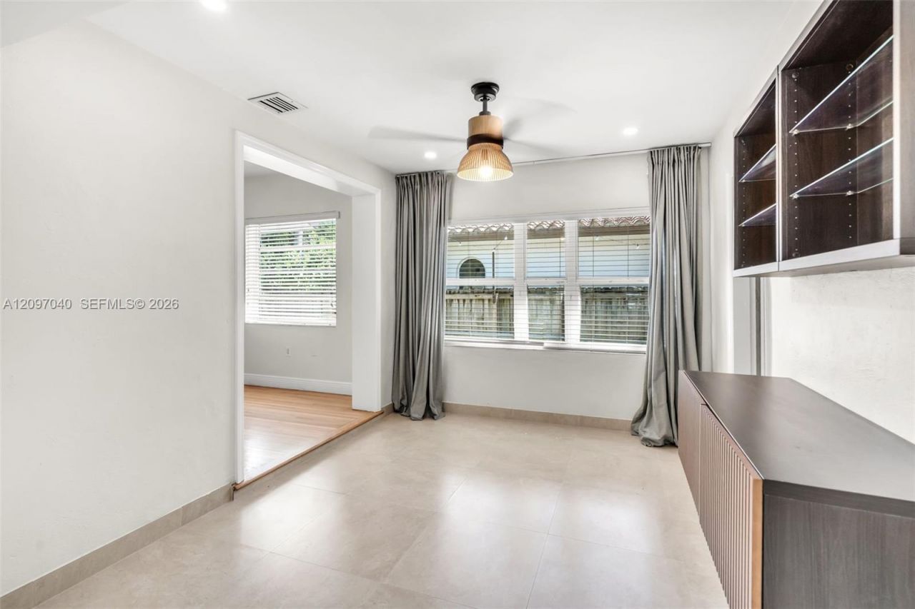 4390 SW 10th St , Unit 4390, Miami, FL 33134 Photo