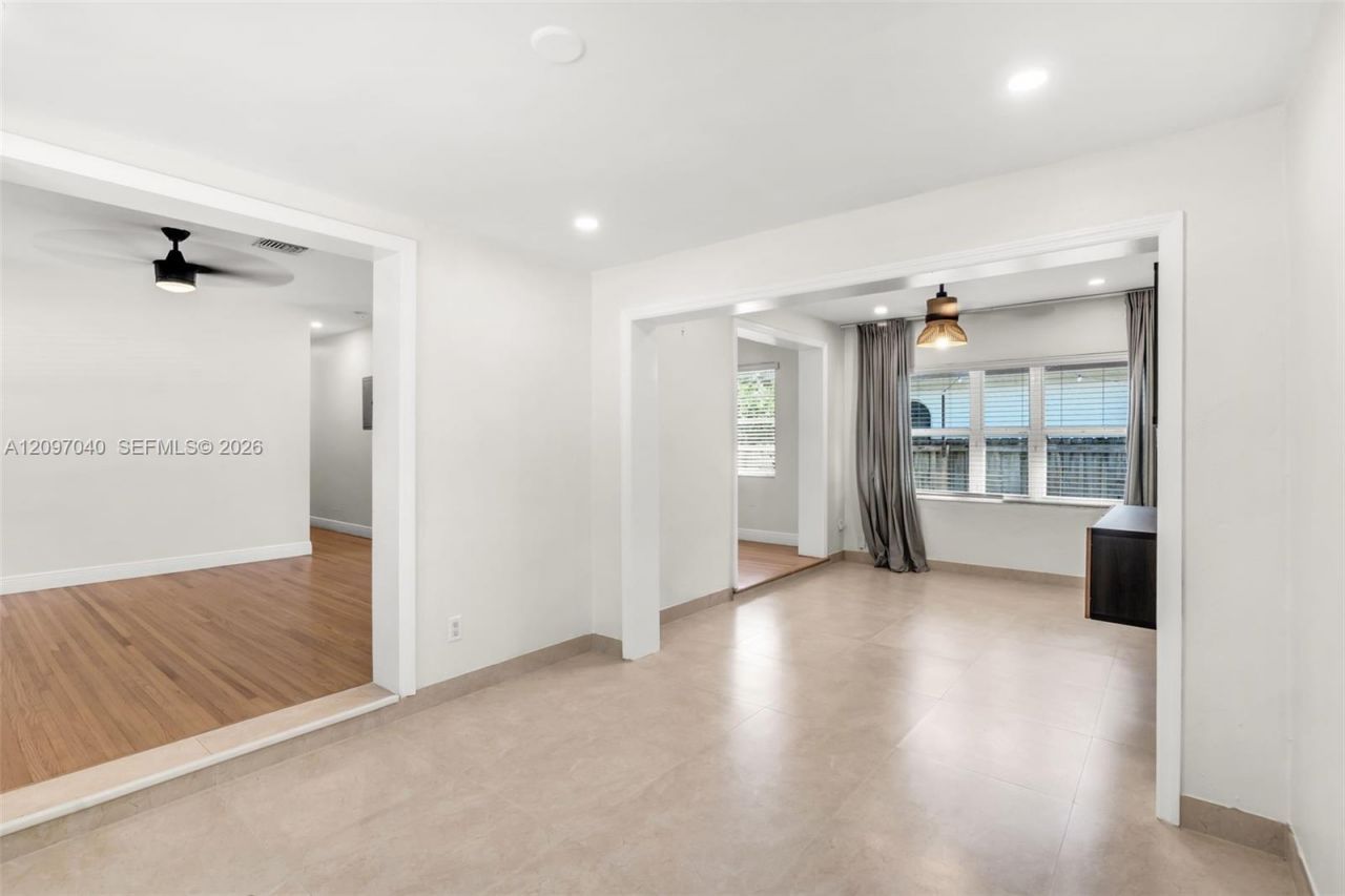 4390 SW 10th St , Unit 4390, Miami, FL 33134 Photo