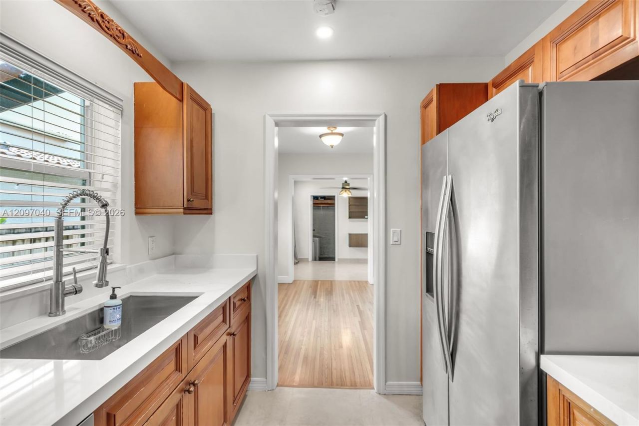 4390 SW 10th St , Unit 4390, Miami, FL 33134 Photo