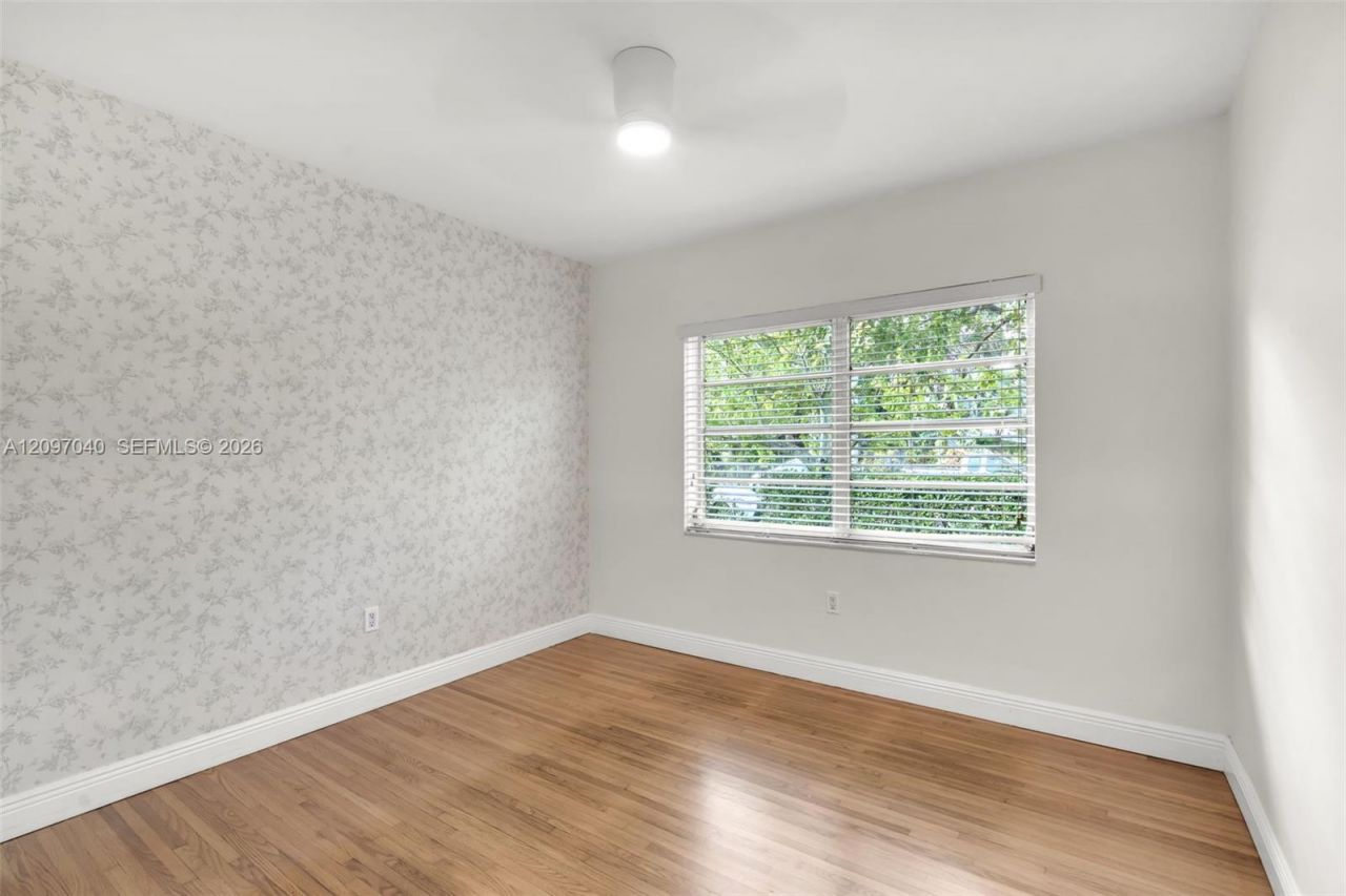 4390 SW 10th St , Unit 4390, Miami, FL 33134 Photo
