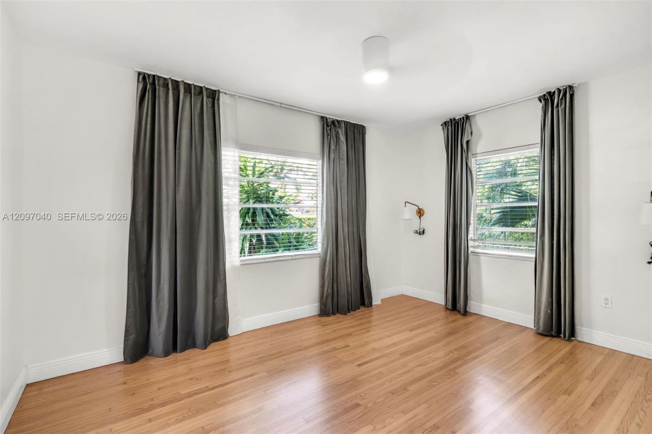 4390 SW 10th St , Unit 4390, Miami, FL 33134 Photo