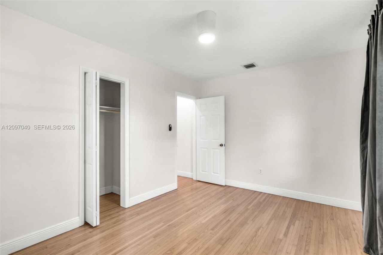 4390 SW 10th St , Unit 4390, Miami, FL 33134 Photo
