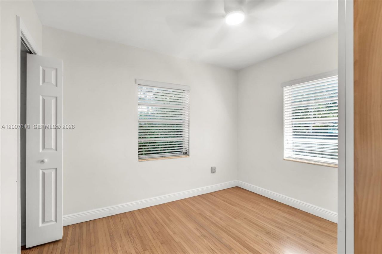 4390 SW 10th St , Unit 4390, Miami, FL 33134 Photo