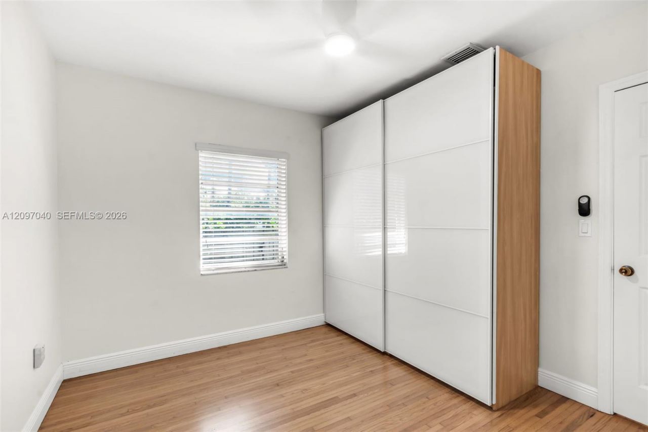 4390 SW 10th St , Unit 4390, Miami, FL 33134 Photo