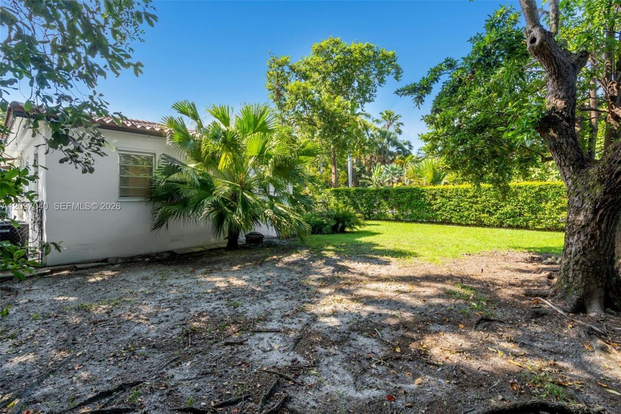 4390 SW 10th St , Unit 4390, Miami, FL 33134 Photo