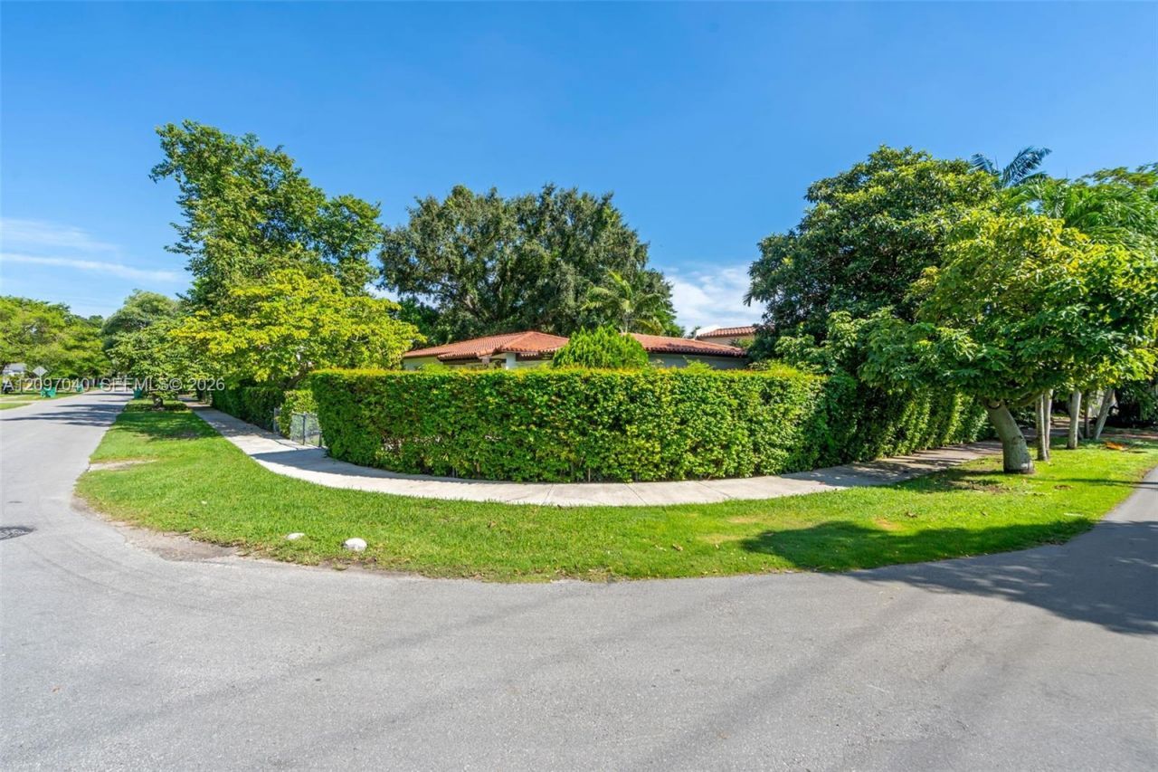 4390 SW 10th St , Unit 4390, Miami, FL 33134 Photo