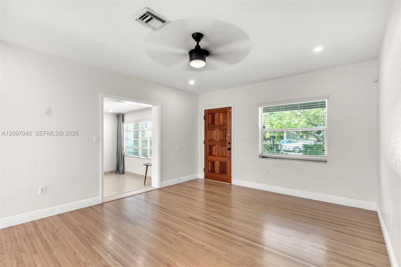 4390 SW 10th St , Unit 4390, Miami, FL 33134 Photo