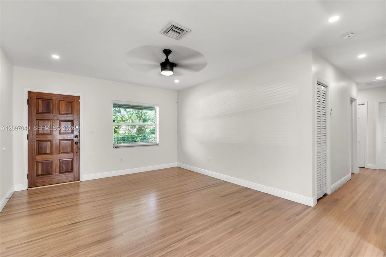 4390 SW 10th St , Unit 4390, Miami, FL 33134 Photo
