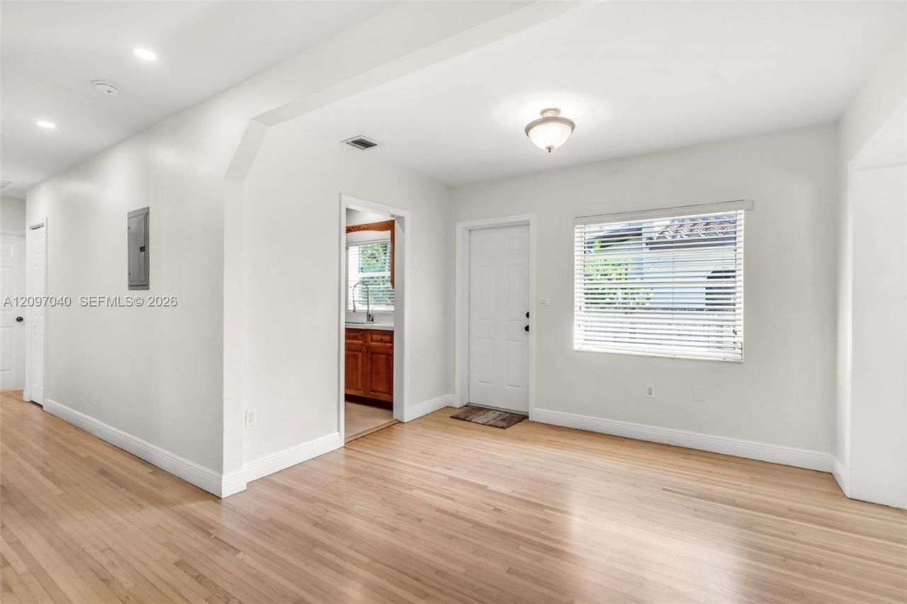 4390 SW 10th St , Unit 4390, Miami, FL 33134 Photo