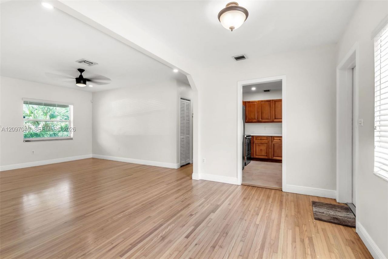 4390 SW 10th St , Unit 4390, Miami, FL 33134 Photo