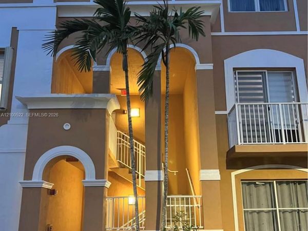 17800 NW 73rd Ave , Unit 205-21, Hialeah, FL 33015