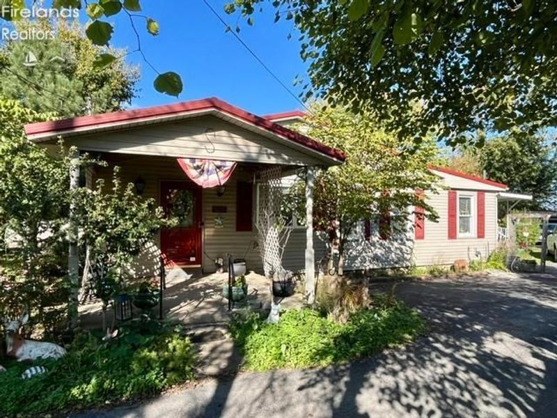 7810 Hayes Ave, Sandusky, OH 44870 Photo 1