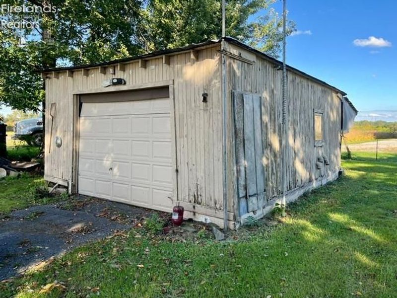7810 Hayes Ave, Sandusky, OH 44870 Photo 3