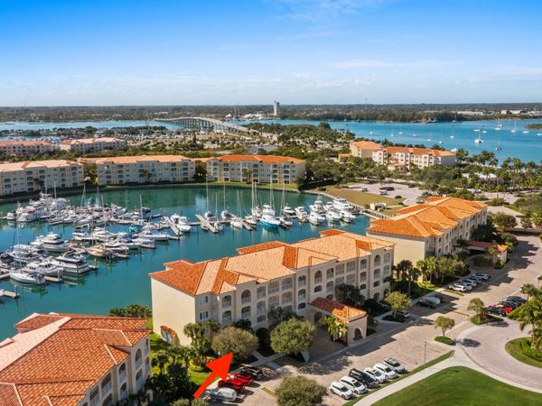 9 HARBOUR ISLE Drive E, Unit 102, Fort Pierce, FL 34949