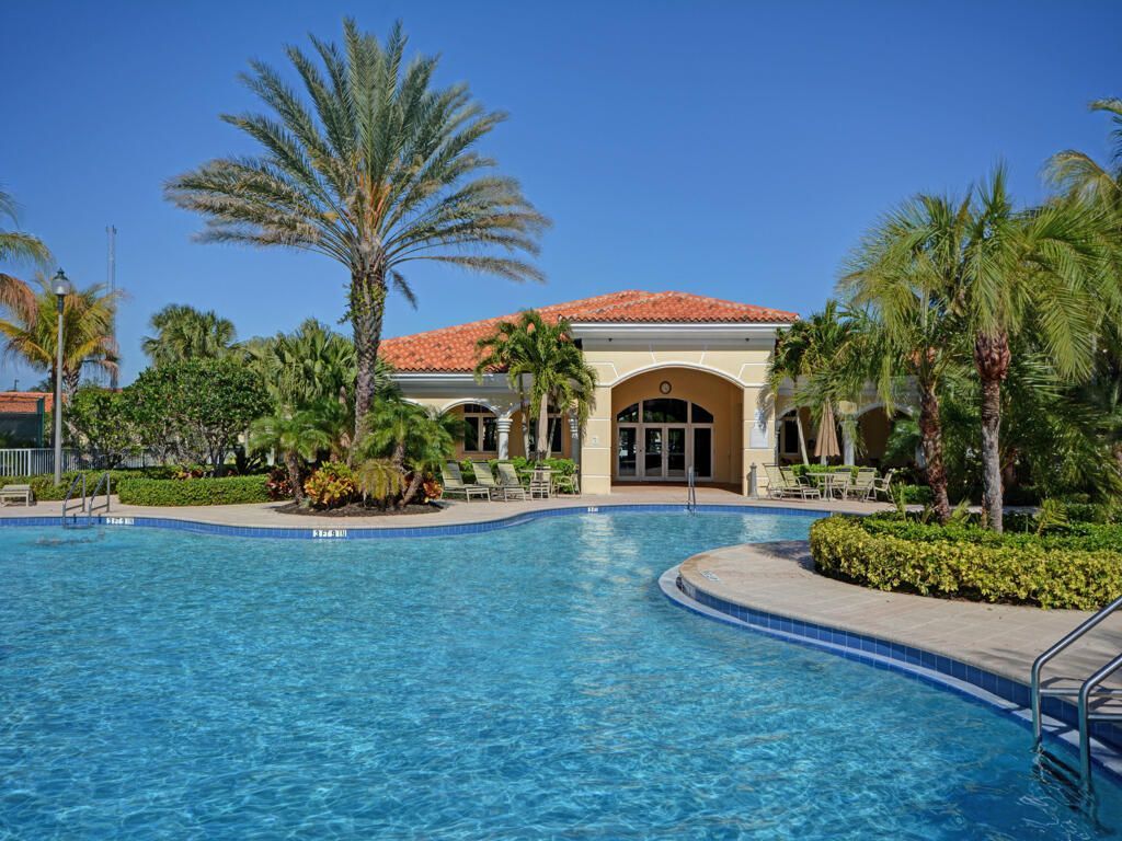 9 Harbour Isle Drive E, Unit 102, Fort Pierce, FL 34949 Photo