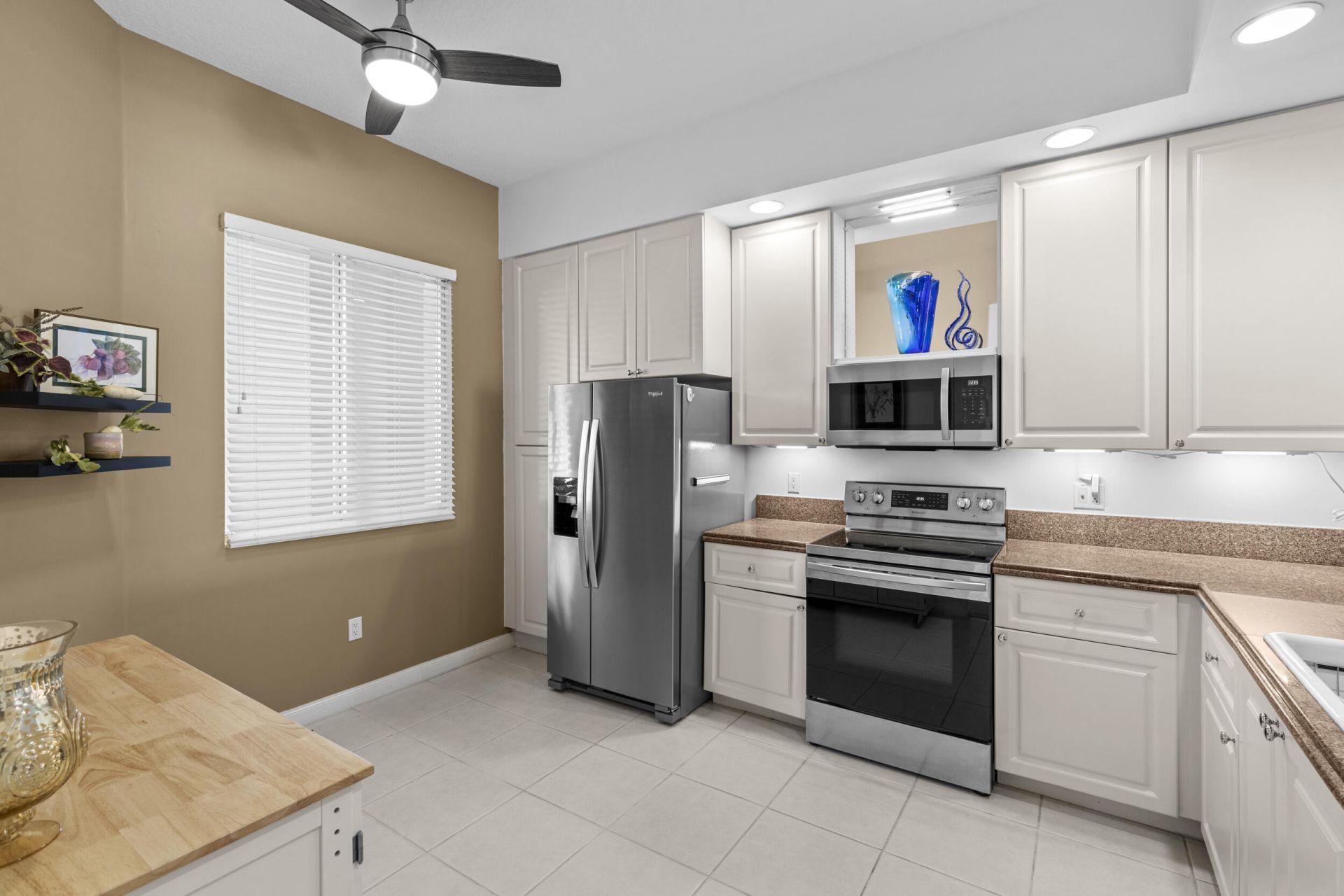 9 Harbour Isle Drive E, Unit 102, Fort Pierce, FL 34949 Photo