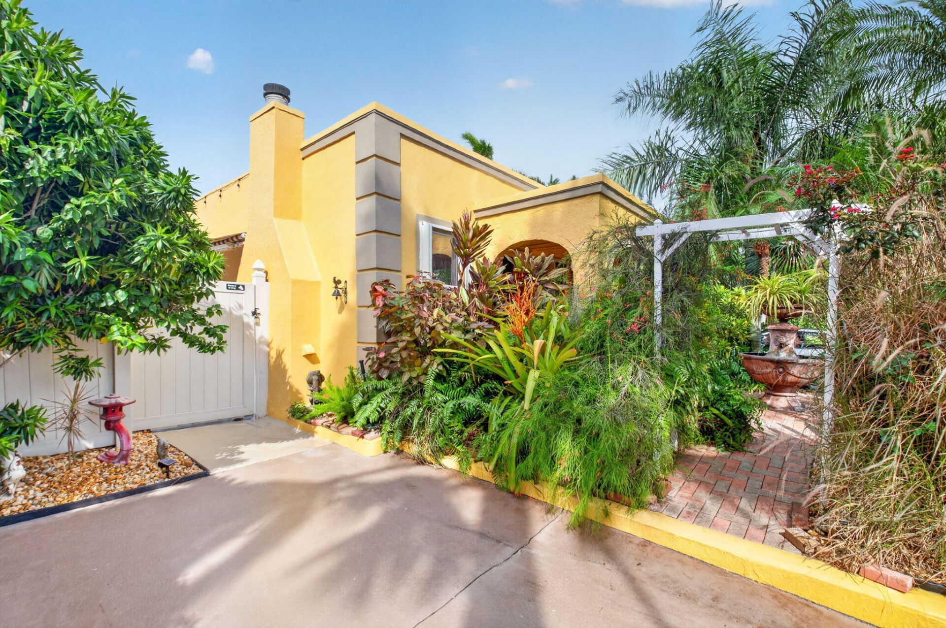 415 Colonial Road, West Palm Beach, FL 33405 Photo