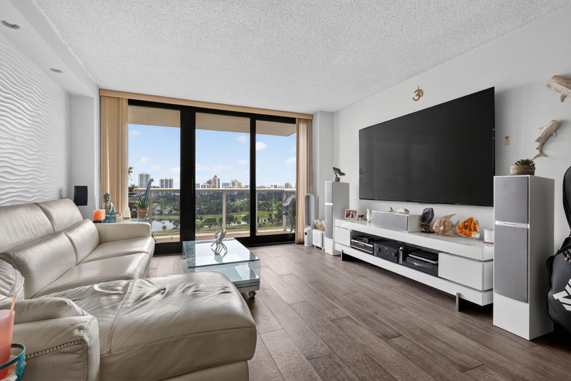 3625 N Country Club Drive, Unit 1807, Aventura, FL 33180 Photo