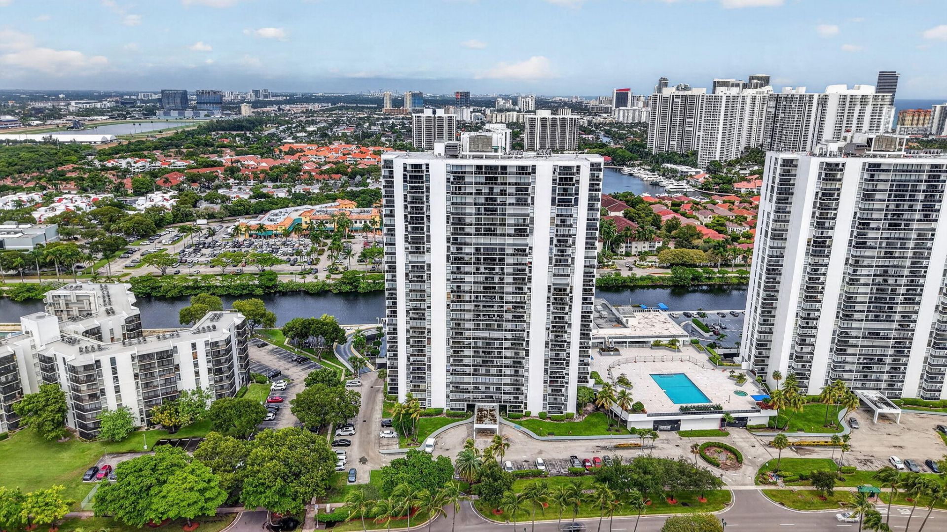 3625 N Country Club Drive, Unit 1807, Aventura, FL 33180 Photo