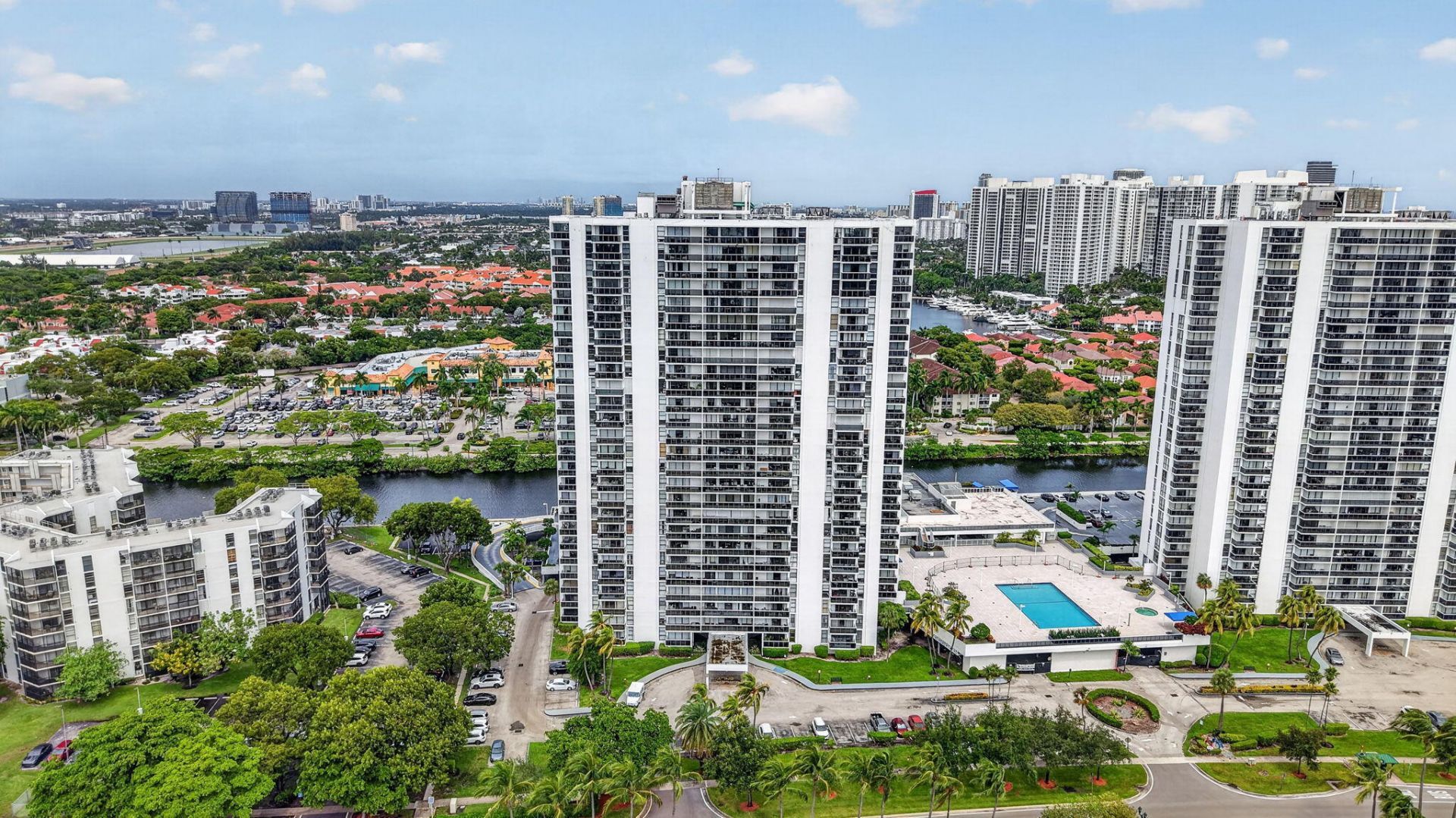 3625 N Country Club Drive, Unit 1807, Aventura, FL 33180 Photo