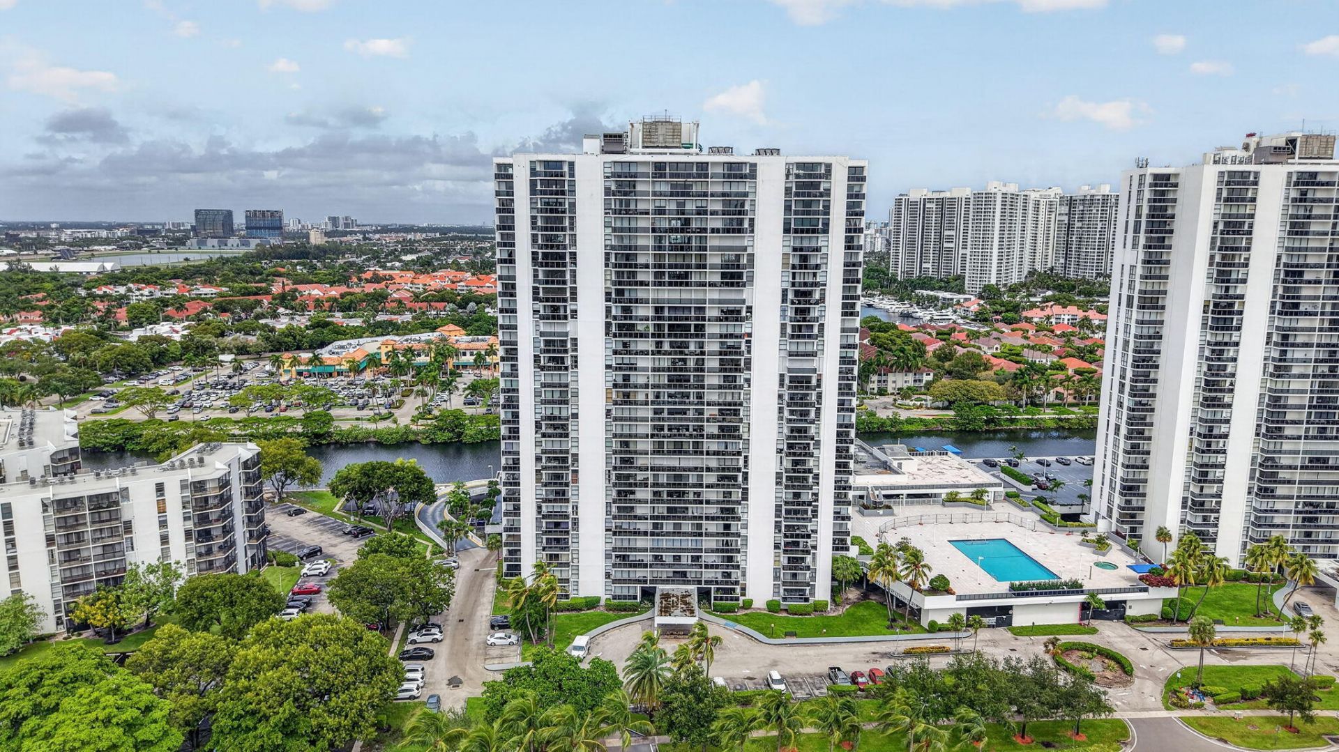 3625 N Country Club Drive, Unit 1807, Aventura, FL 33180 Photo