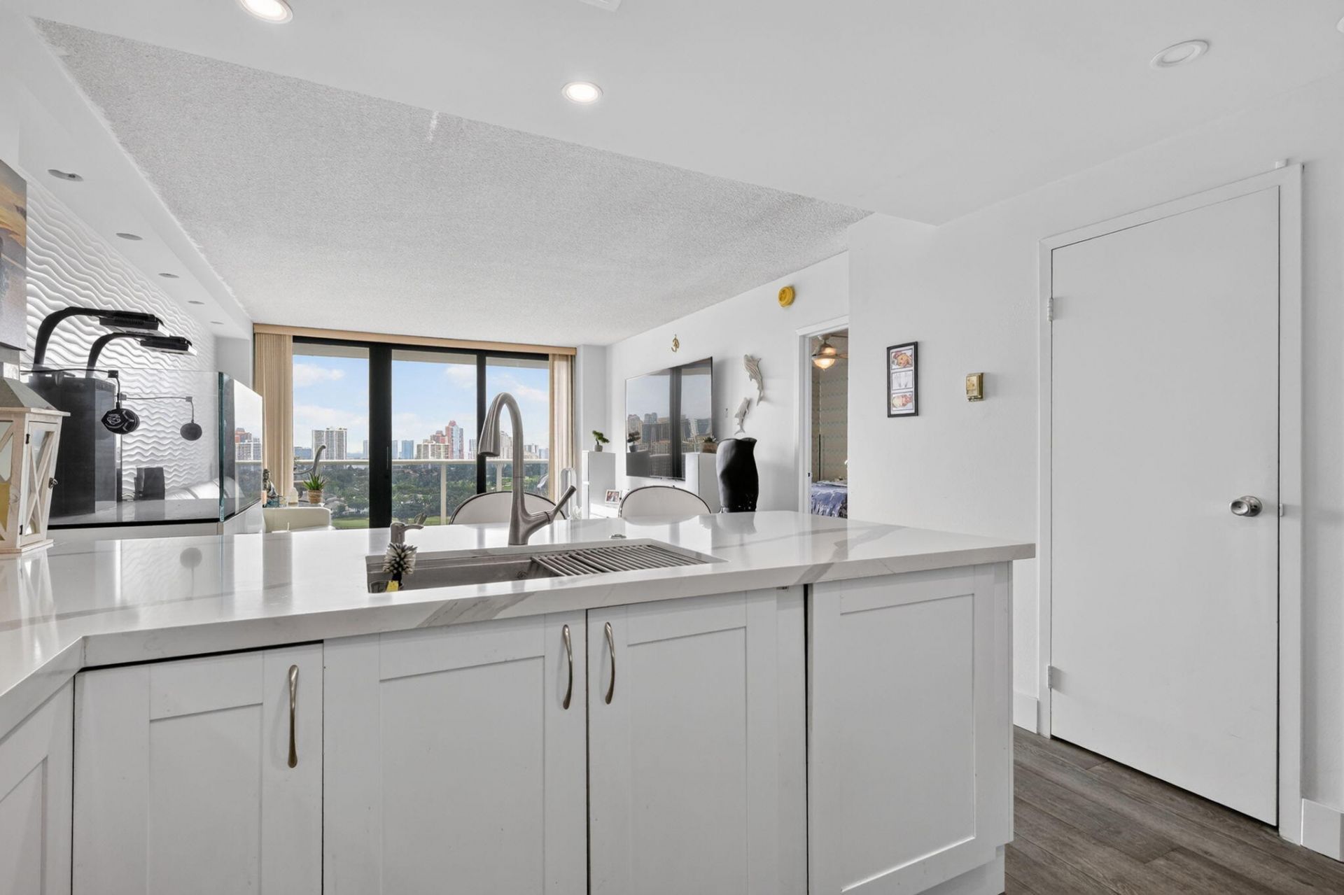3625 N Country Club Drive, Unit 1807, Aventura, FL 33180 Photo