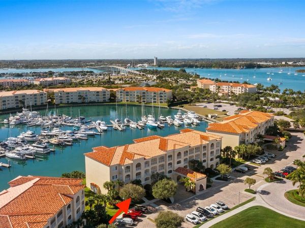 9 HARBOUR ISLE Drive E, Unit 102, Fort Pierce, FL 34949