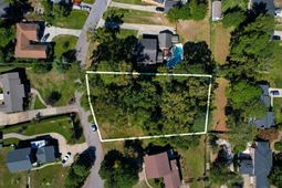300 Harrow Drive  photo 4