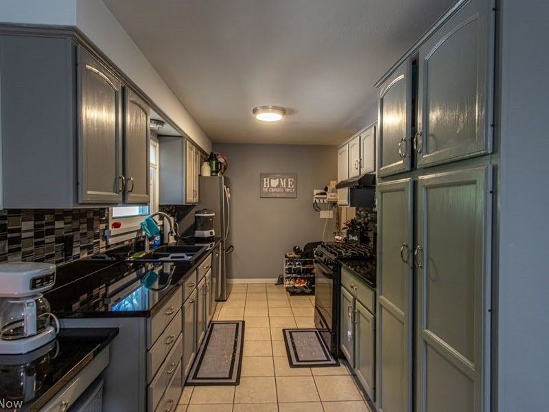 525 Towson Drive NW, Warren, OH 44483 Photo 3