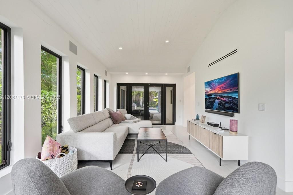 2225 Meridian Ave, Miami Beach, FL 33139 Photo