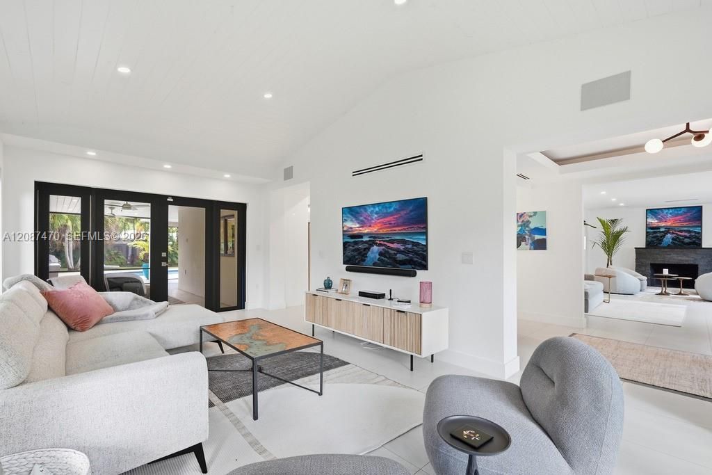 2225 Meridian Ave, Miami Beach, FL 33139 Photo