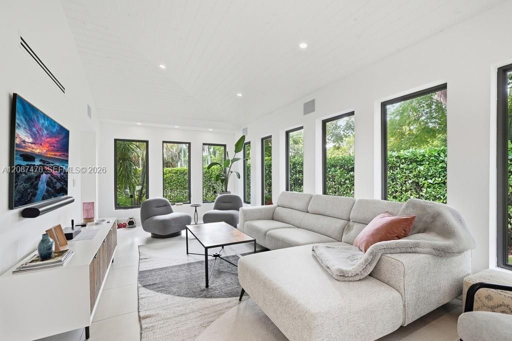 2225 Meridian Ave, Miami Beach, FL 33139 Photo